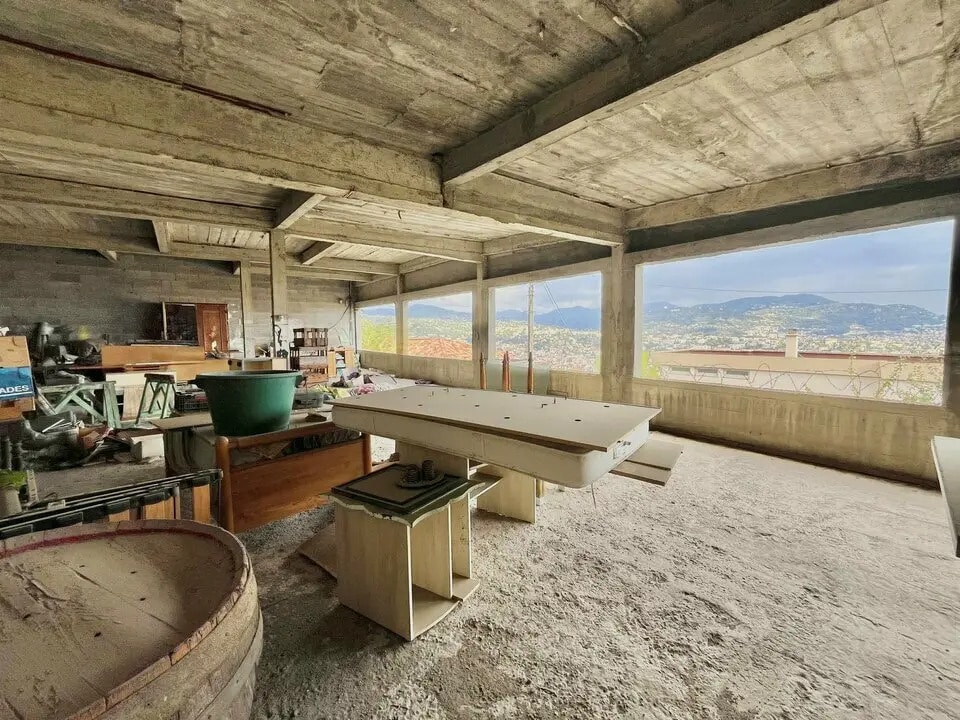 Industrial in Nice for lease Interior Photo- Image 1 of 5