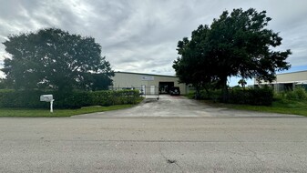 7485 Commercial Cir, Fort Pierce FL - Warehouse