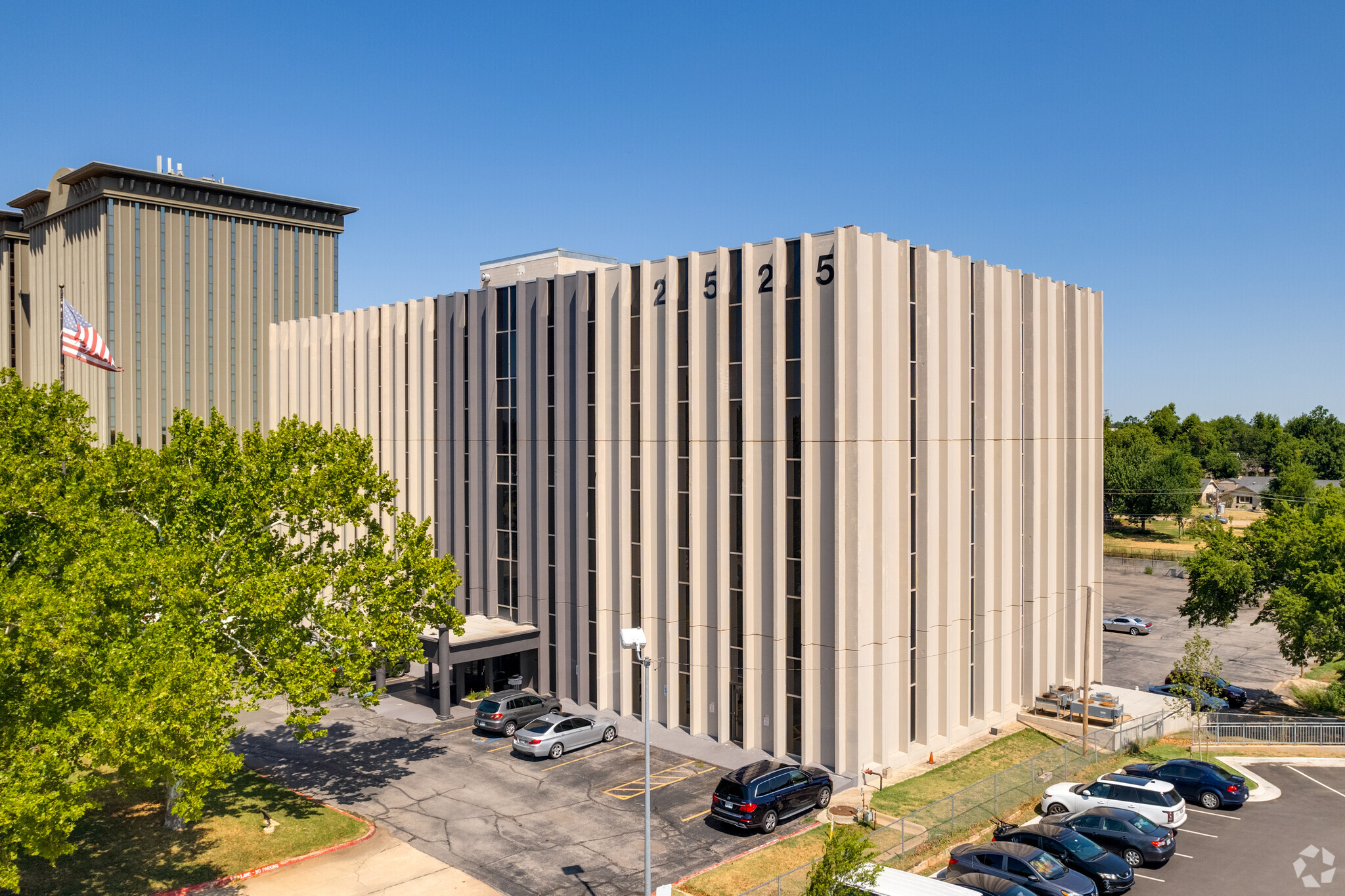 2525 NW Expressway St, Oklahoma City, OK for lease Primary Photo- Image 1 of 15