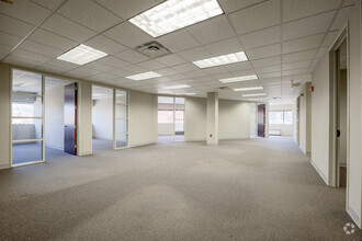 300 Executive Dr, West Orange, NJ for lease Interior Photo- Image 2 of 3