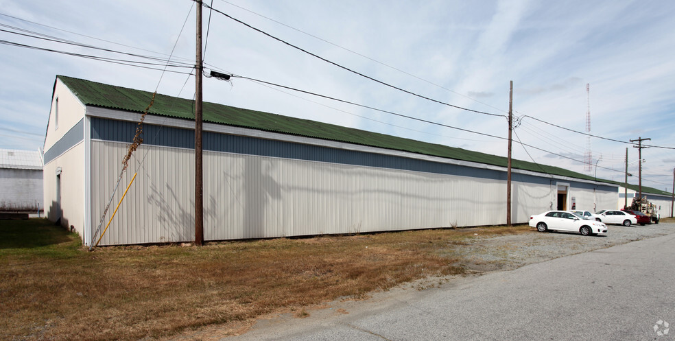 827 Goldsboro, Greensboro, NC for lease - Building Photo - Image 3 of 4