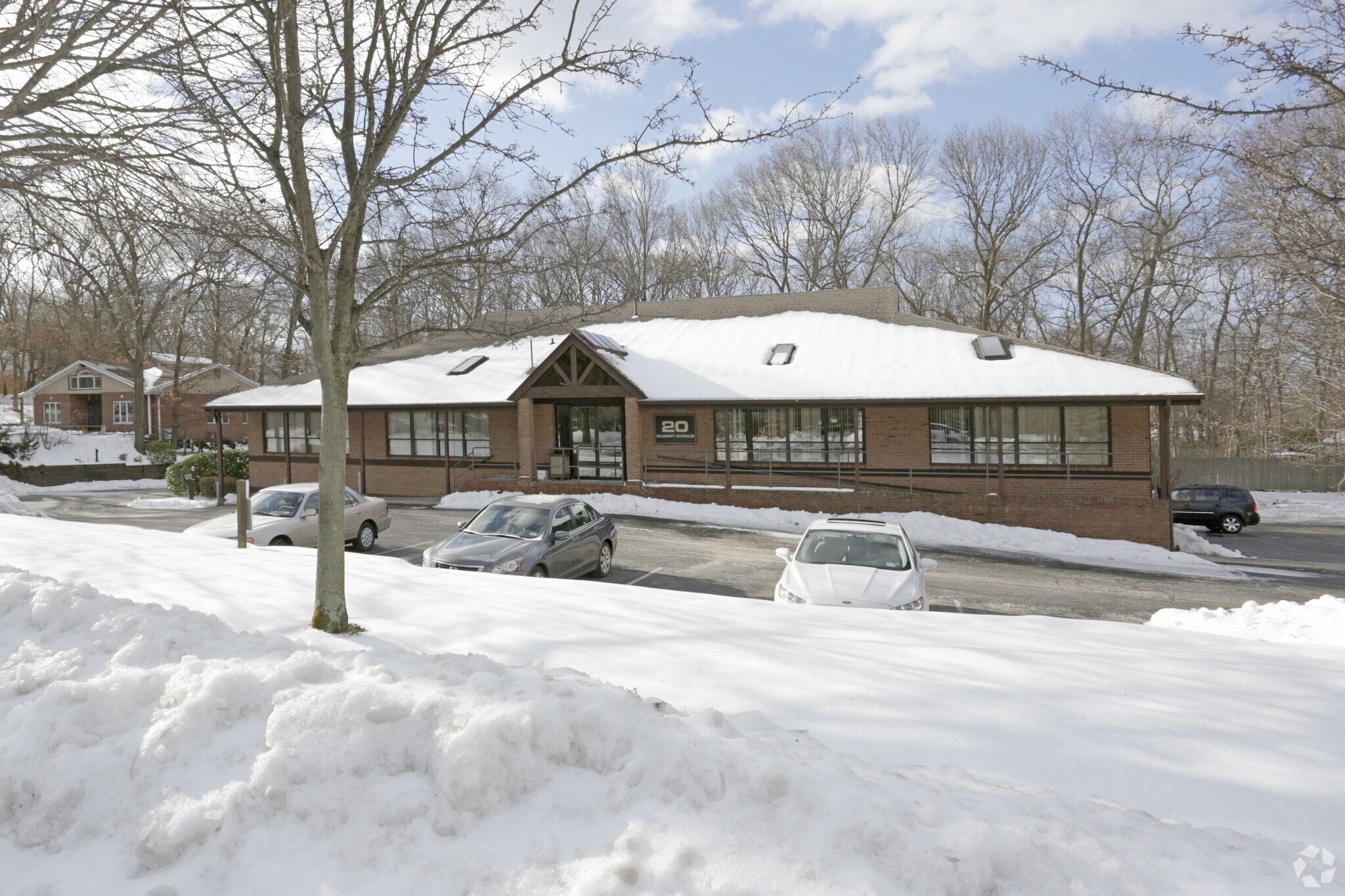 20 Gilbert Ave, Hauppauge, NY for lease Primary Photo- Image 1 of 24