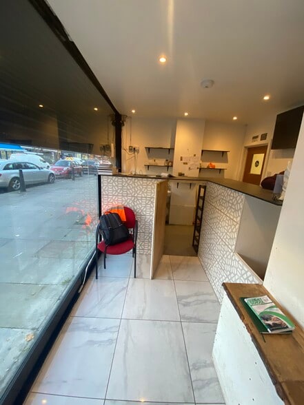 116 Salmon Ln, London for lease - Building Photo - Image 2 of 5