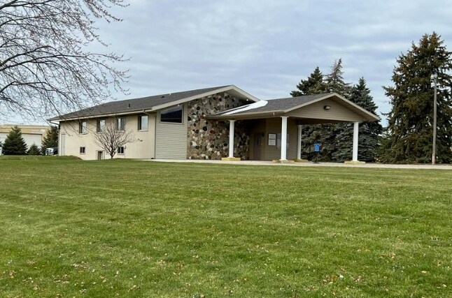 61475 Highway 12, Litchfield, MN for sale - Primary Photo - Image 1 of 1