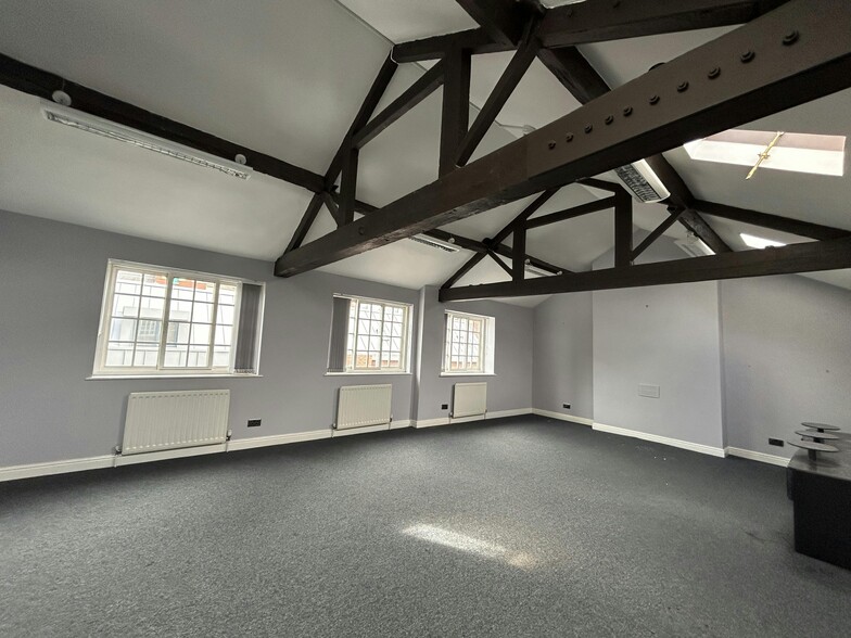 9 Somers St, Leeds for lease - Interior Photo - Image 2 of 7