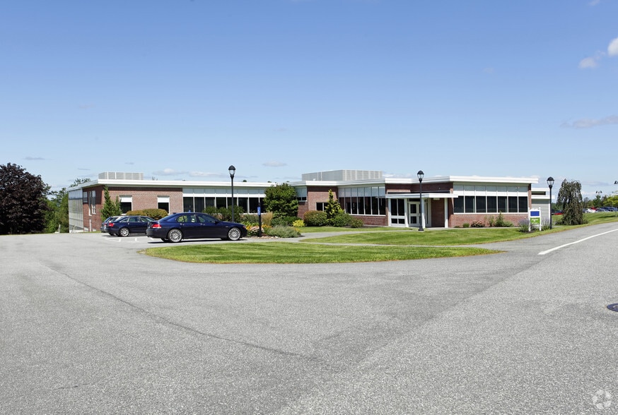 60 Pineland Dr, New Gloucester, ME for lease - Primary Photo - Image 2 of 11