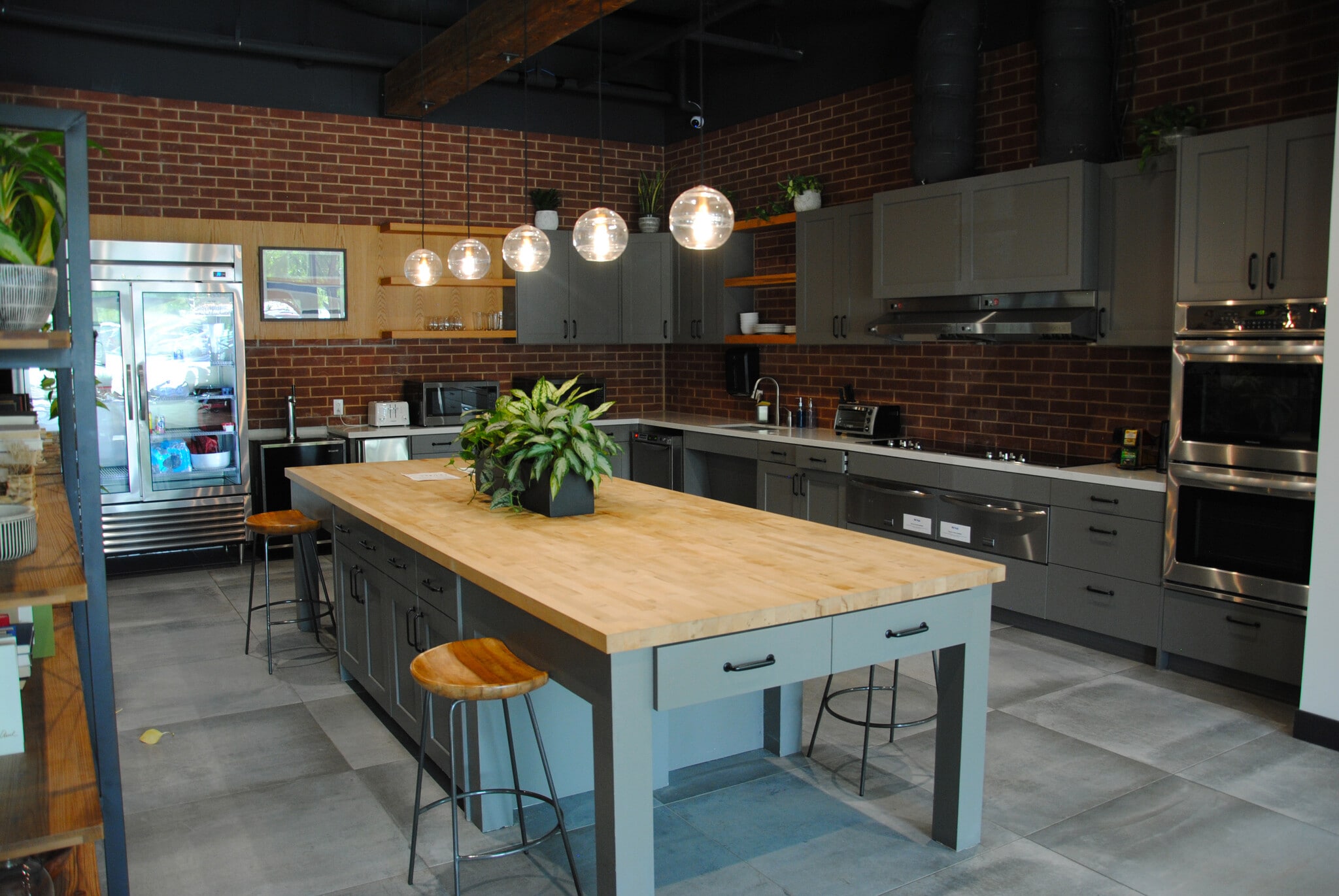 300 E Davis St, McKinney, TX for lease Interior Photo- Image 1 of 16