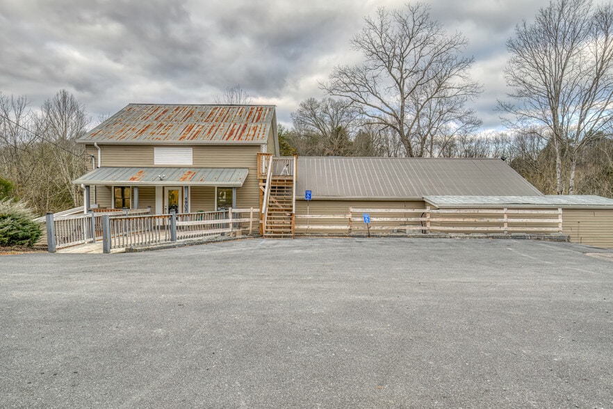 4903 N Roan St, Johnson City, TN for sale - Building Photo - Image 2 of 53