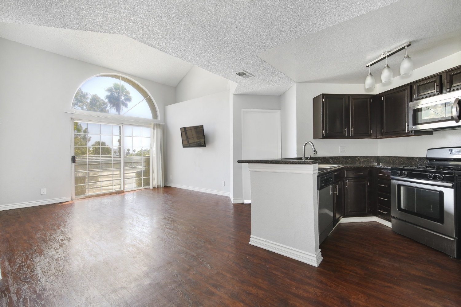 2330 N Cahuenga Blvd, Los Angeles, CA for sale Interior Photo- Image 1 of 1