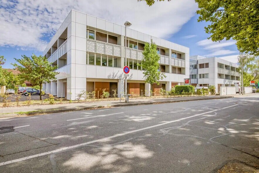 2-4 Rue Colonel Chambonnet, Bron for lease - Building Photo - Image 2 of 11