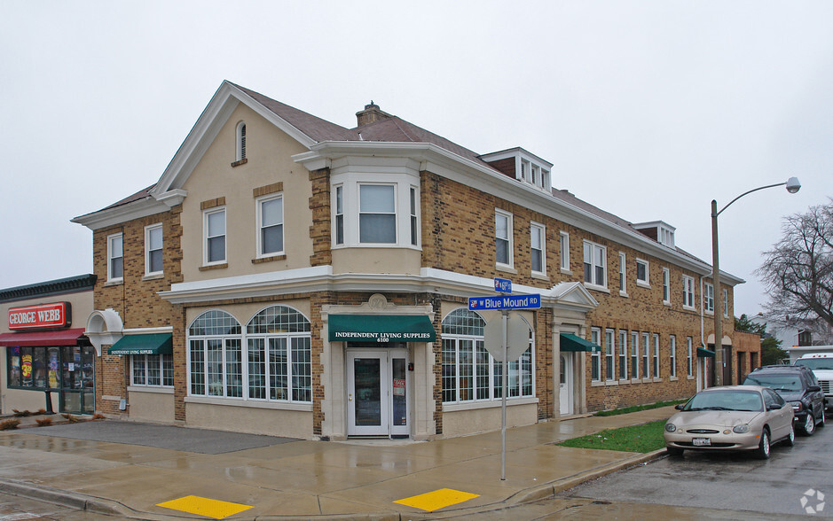 6100 W Bluemound Rd, Wauwatosa, WI for lease - Building Photo - Image 1 of 5