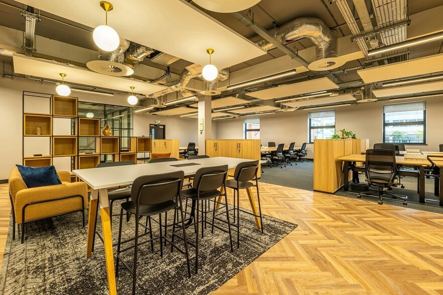 Silbury Blvd, Milton Keynes for lease - Building Photo - Image 2 of 15