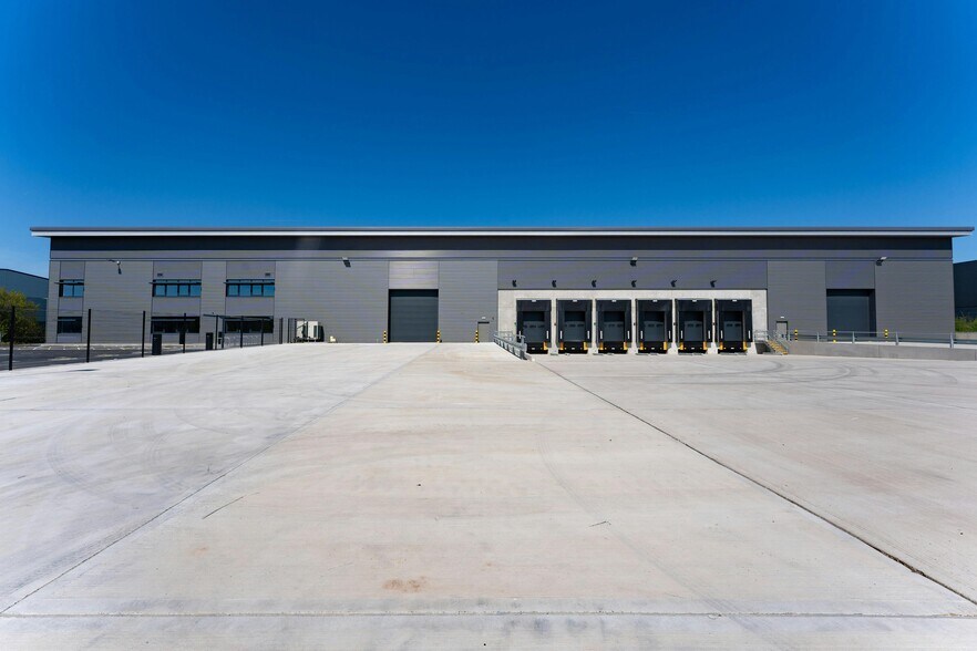 2 Acornfield Rd, Liverpool for lease - Building Photo - Image 3 of 9