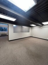 1630 Old Deerfield Rd, Highland Park, IL for lease Interior Photo- Image 2 of 5