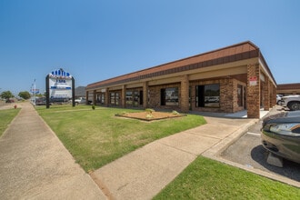 1005 N Flood Ave, Norman, OK for lease Interior Photo- Image 2 of 36