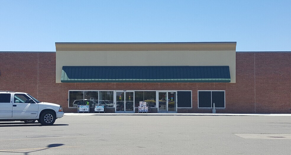 657-729 24th St, Port Huron, MI for lease - Building Photo - Image 2 of 9