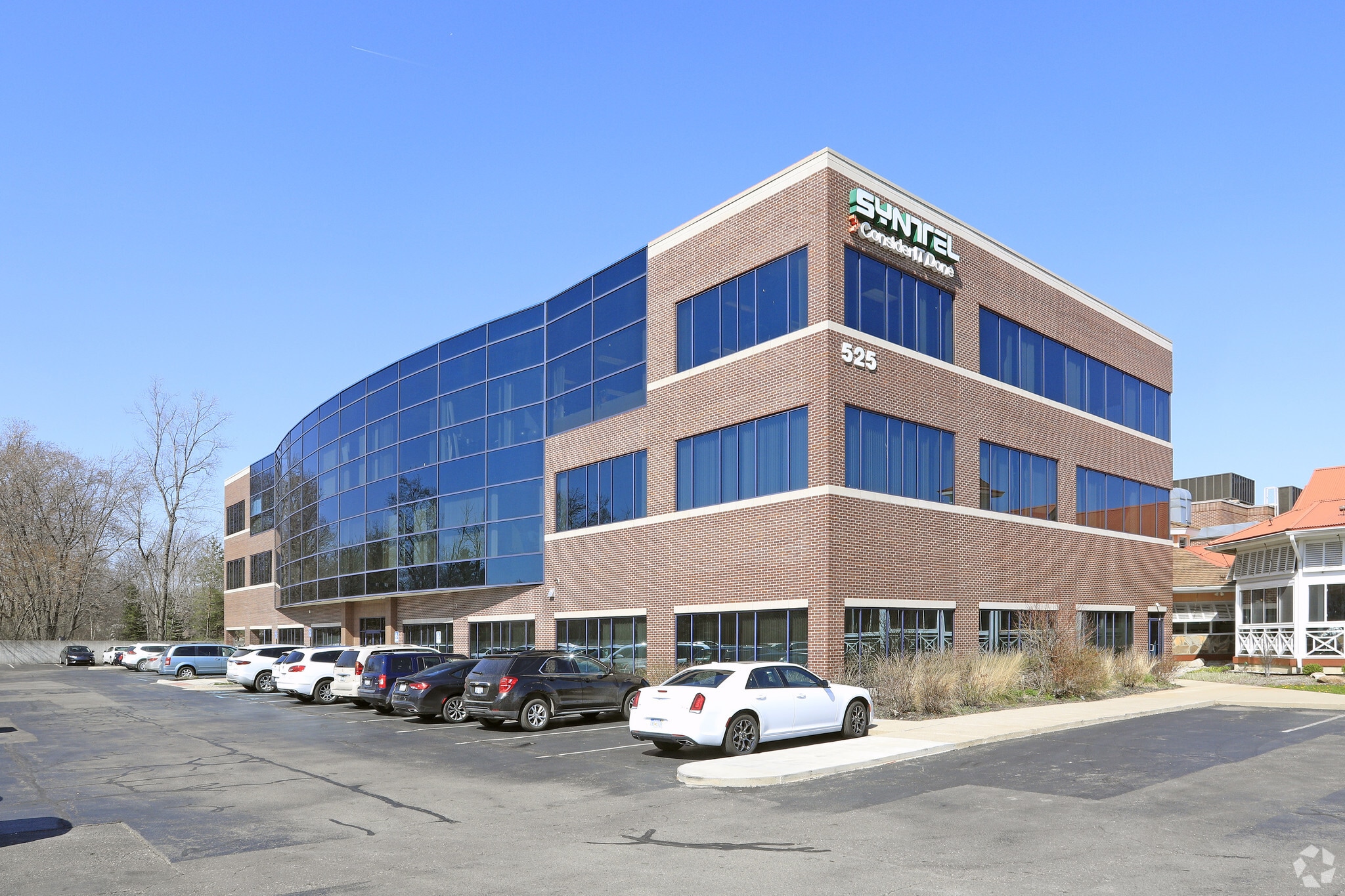 525 E Big Beaver Rd, Troy, MI 48083 Willow Office Center