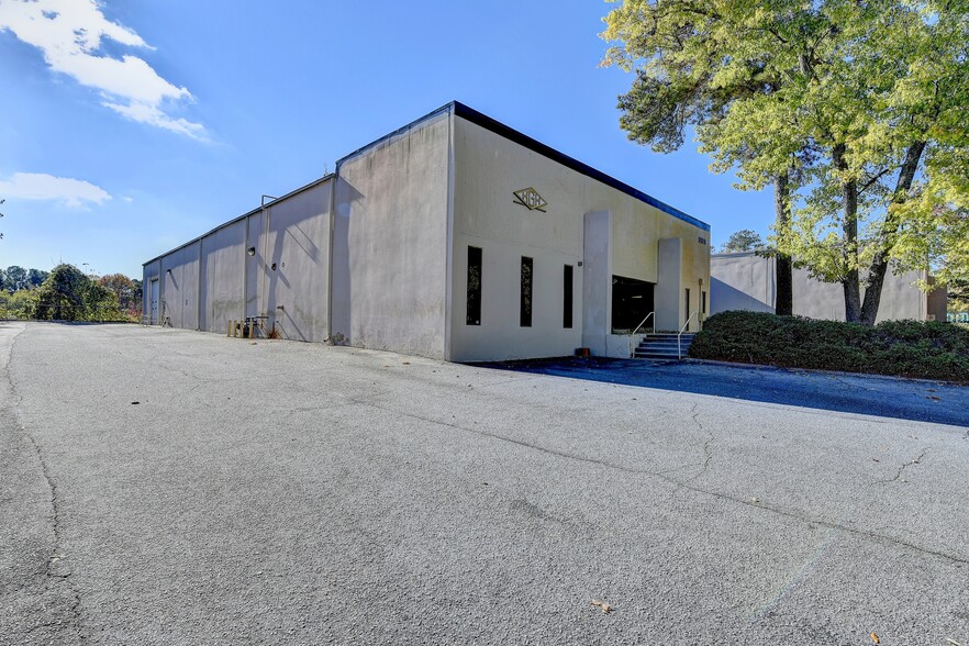 2679 Peachtree Sq, Doraville, GA for lease - Building Photo - Image 2 of 14