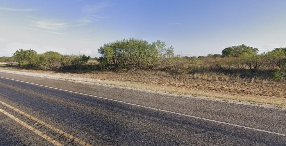 1,500 ft frontage Loop 1604, Elmendorf, TX 78112 Land for Sale