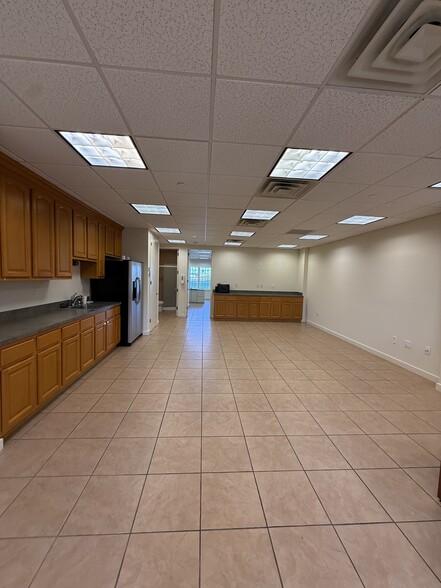 28-20 119th St, Flushing, NY for lease - Interior Photo - Image 3 of 5