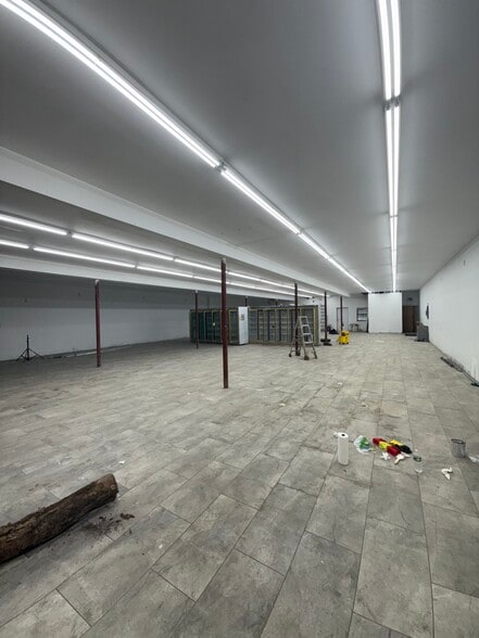 201-205 Broad St, Staten Island, NY for lease - Interior Photo - Image 2 of 7