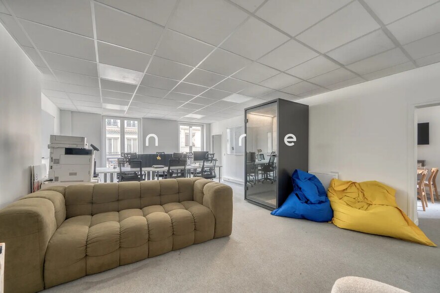 Office in Paris for lease - Interior Photo - Image 2 of 9