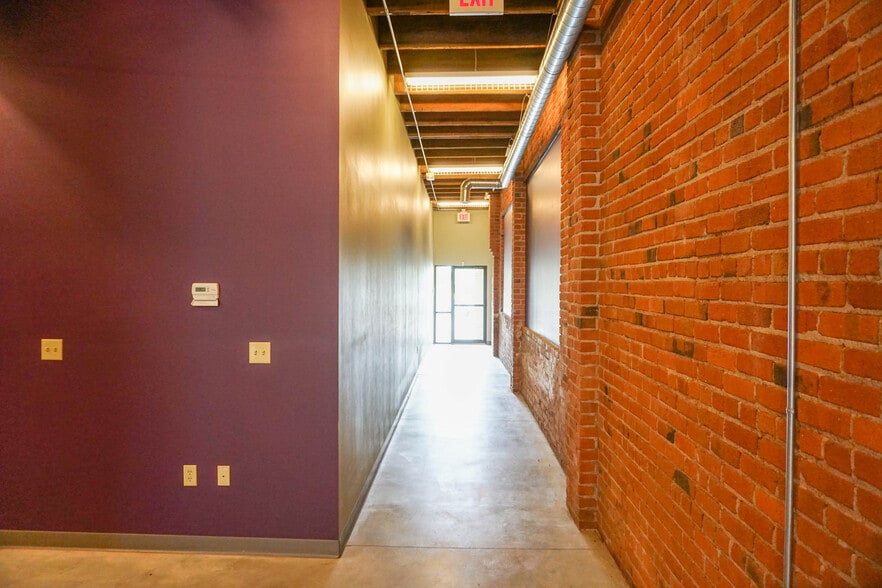 535 W Douglas Ave, Wichita, KS for lease - Building Photo - Image 3 of 9