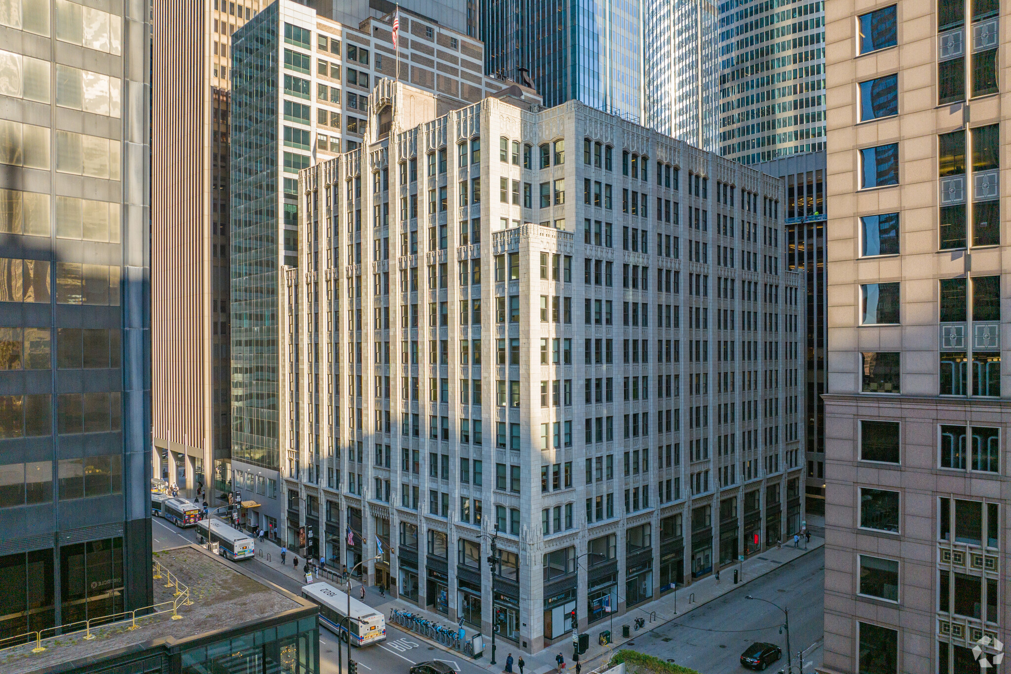 300 W Adams St, Chicago, IL for lease Building Photo- Image 1 of 9