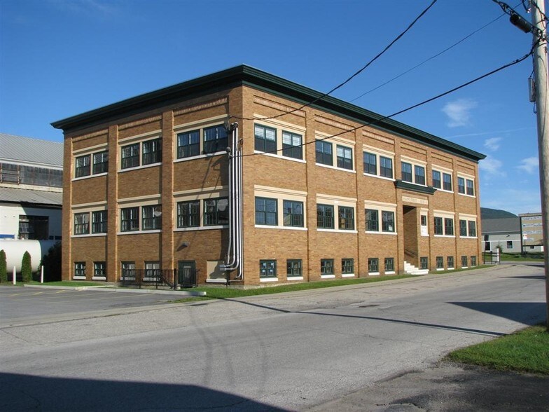 56 Howe St, Rutland, VT for sale - Primary Photo - Image 1 of 1