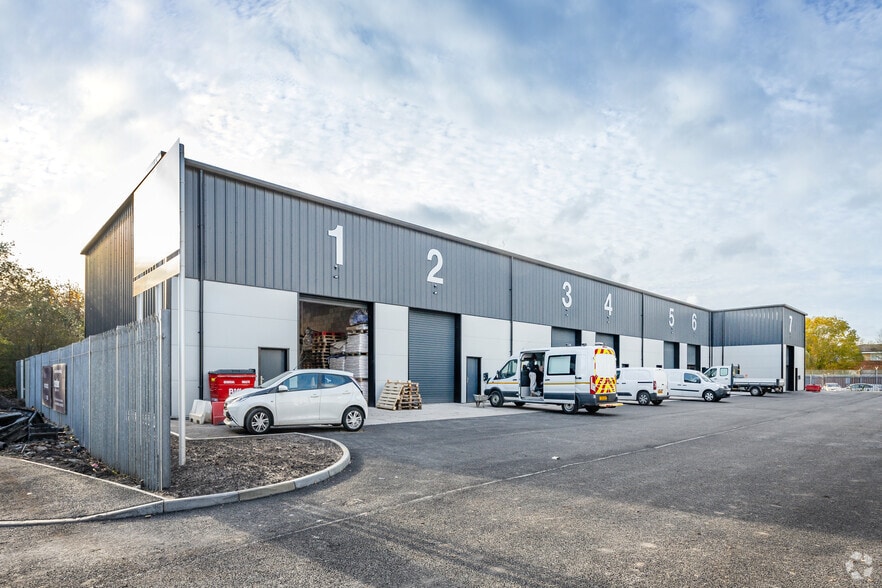 Navigation Rd, St Helens for lease - Primary Photo - Image 1 of 3