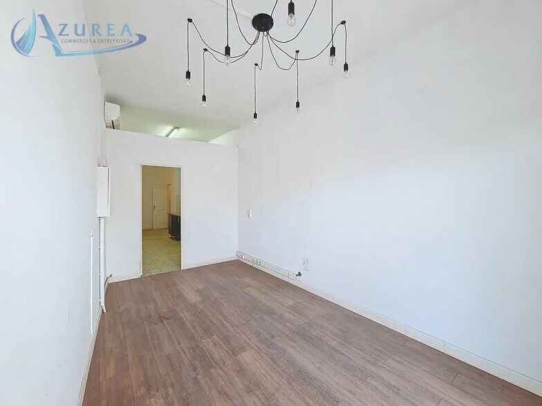 Retail in Nice for lease - Interior Photo - Image 2 of 5