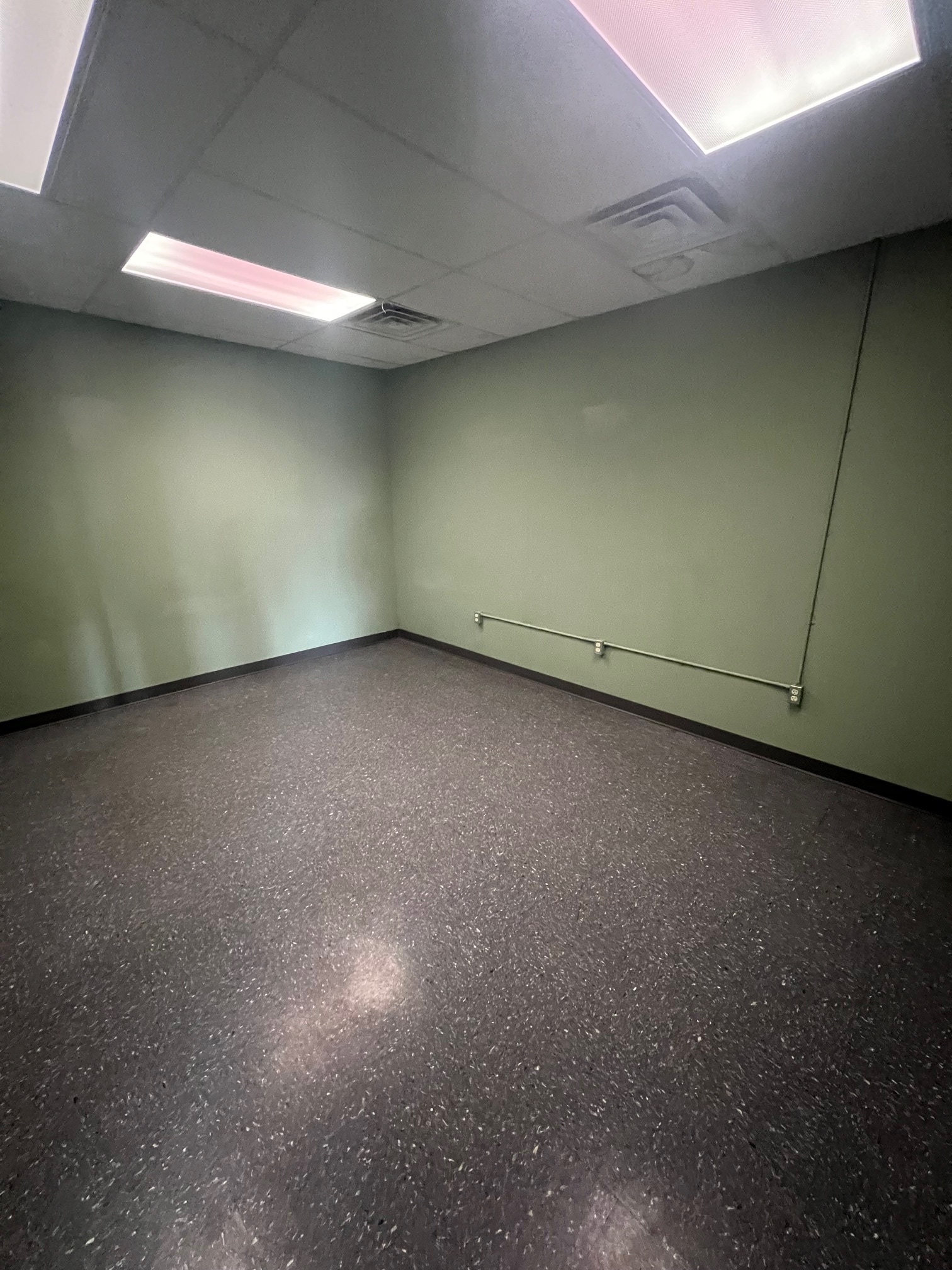 7913-7933 N May Ave, Oklahoma City, OK for lease Interior Photo- Image 1 of 4