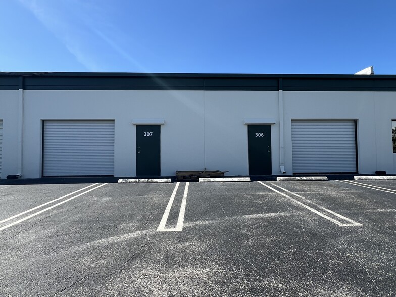 901 Northpoint Pky, West Palm Beach, FL for lease - Building Photo - Image 3 of 13