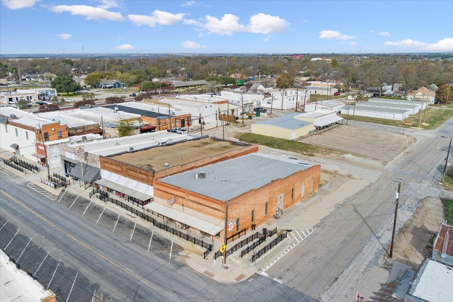 121 E Oak St, West, TX for sale - Building Photo - Image 3 of 25