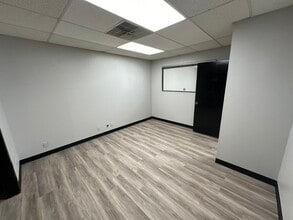 805 Secretary Dr, Arlington, TX for lease Interior Photo- Image 2 of 3