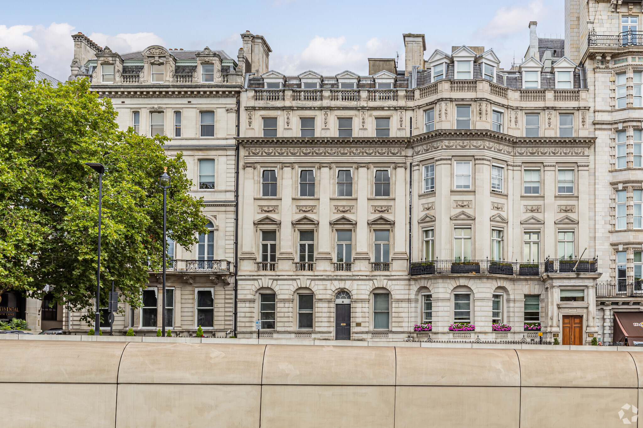 139 Piccadilly, London for sale Primary Photo- Image 1 of 10