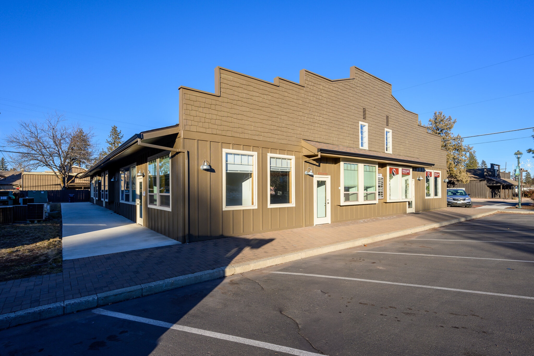 382 E Hood Ave, Sisters, OR for lease Building Photo- Image 1 of 12