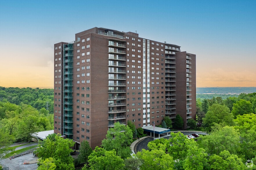 5300 Hamilton Ave, Cincinnati, OH for sale - Primary Photo - Image 1 of 5