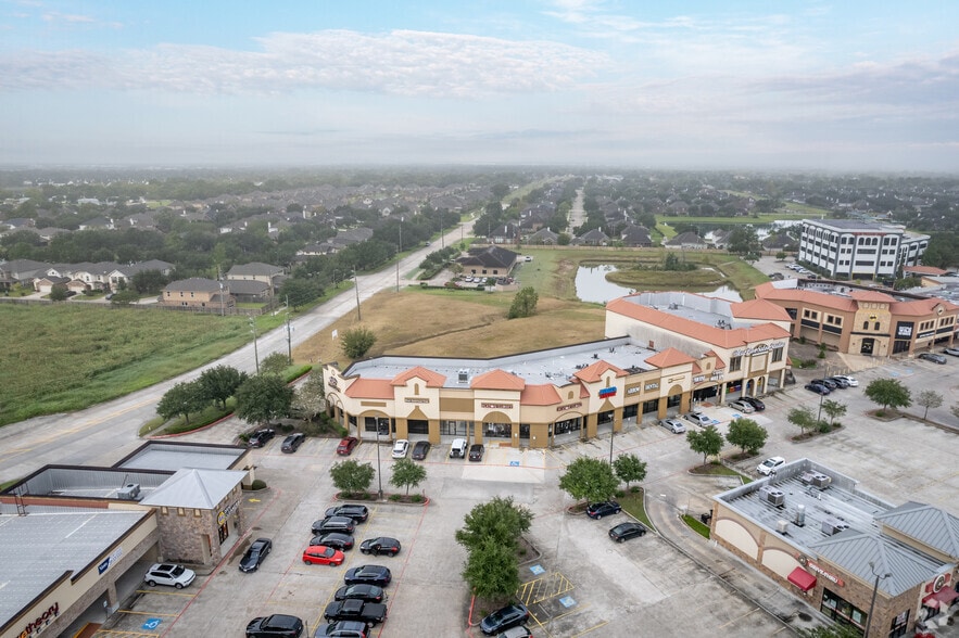 9515 W Broadway St, Pearland, TX for lease - Aerial - Image 2 of 4