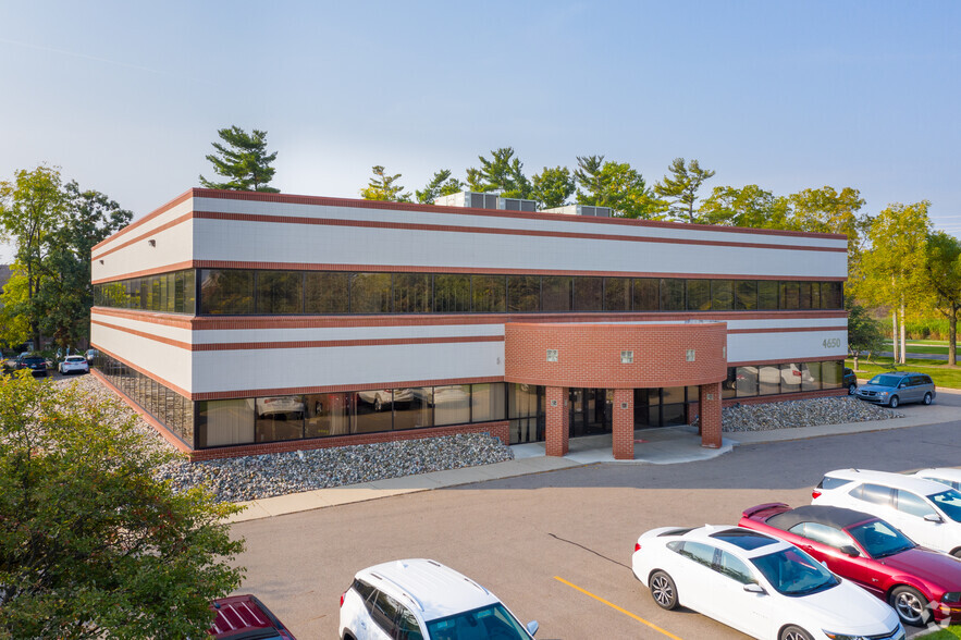 4650 S Hagadorn Rd, East Lansing, MI for lease - Building Photo - Image 1 of 10