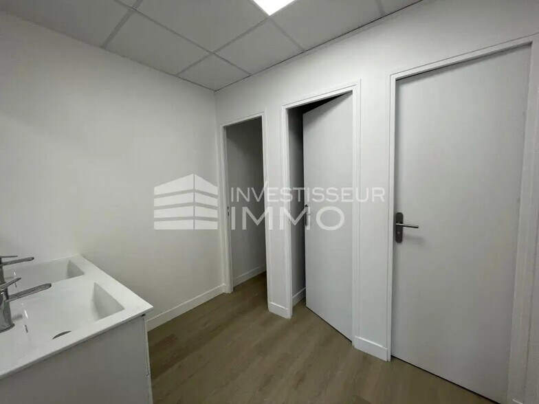 Office in Champigny-sur-Marne for lease - Interior Photo - Image 3 of 8
