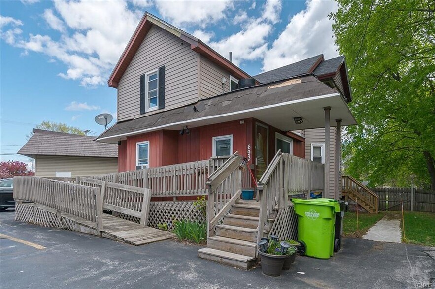 693 S Bay Rd, North Syracuse, NY for sale - Building Photo - Image 1 of 1