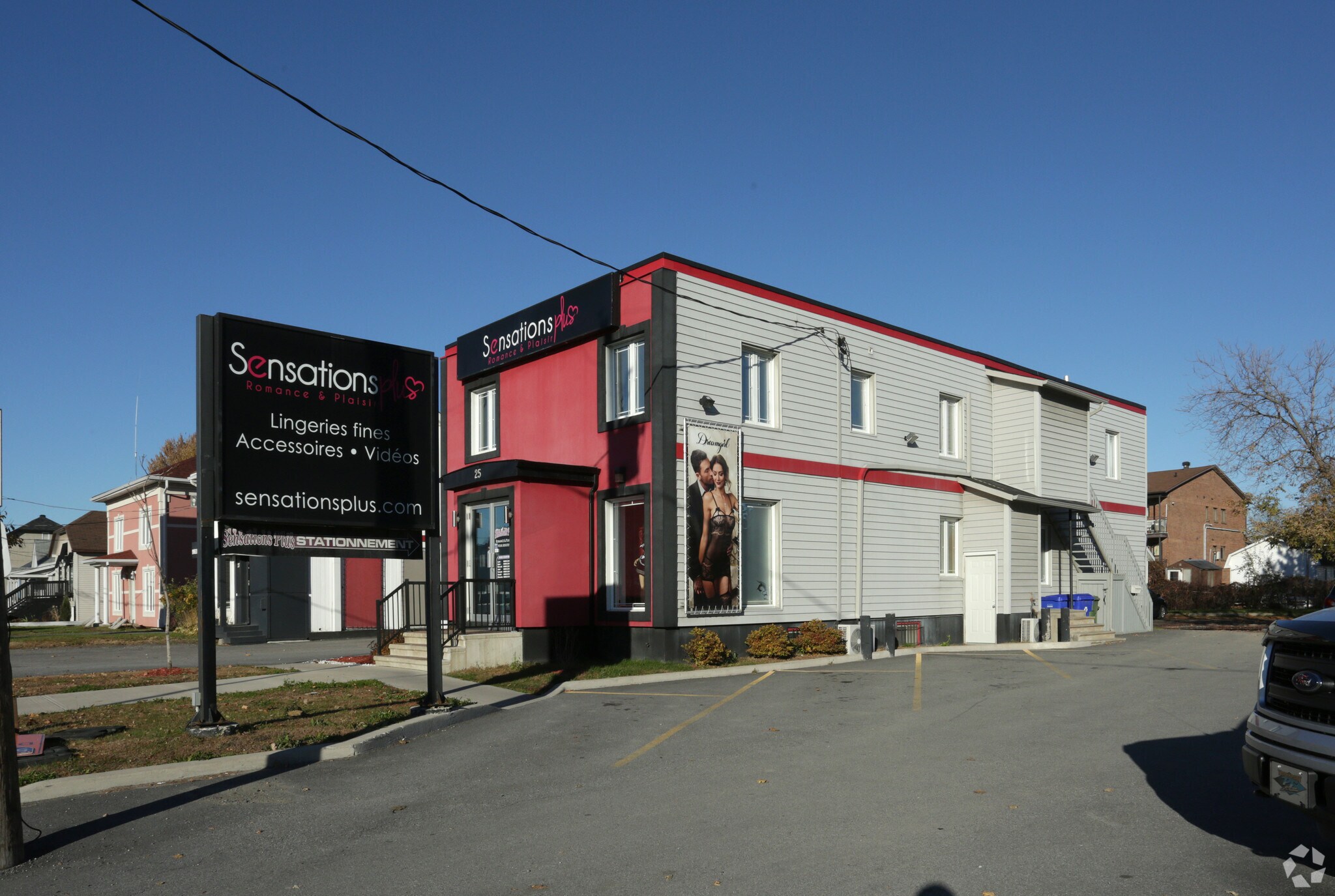 25 Boul Gréber, Gatineau, QC for lease Primary Photo- Image 1 of 4