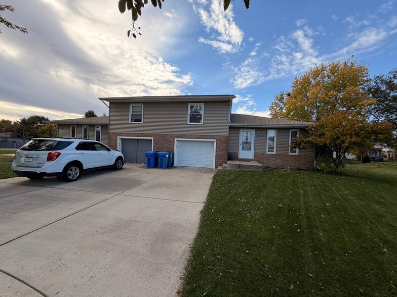 Two Duplex; Crown Point, IN portfolio of 2 properties for sale on LoopNet.com - Building Photo - Image 3 of 14