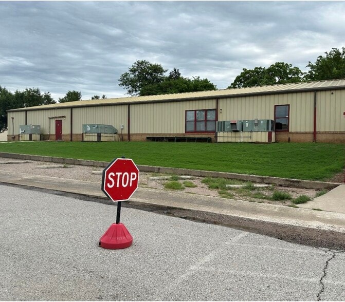 306 E Neil Armstrong Pl, Tishomingo, OK for sale - Building Photo - Image 2 of 10