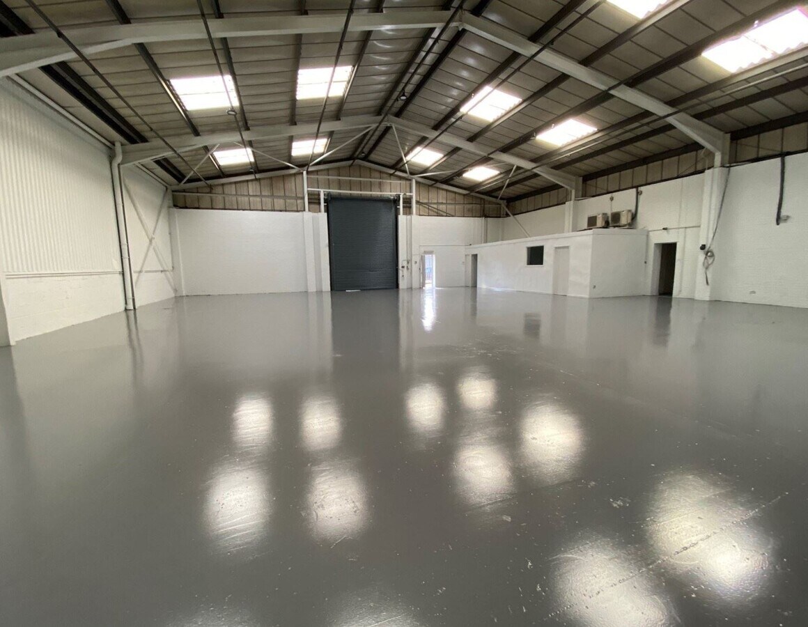 1 Knowles Ln, Bradford, BD4 9SN