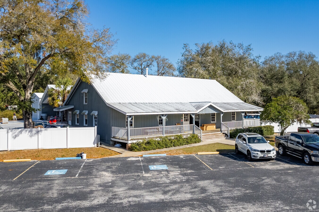 10426 Main St, Thonotosassa, FL 33592