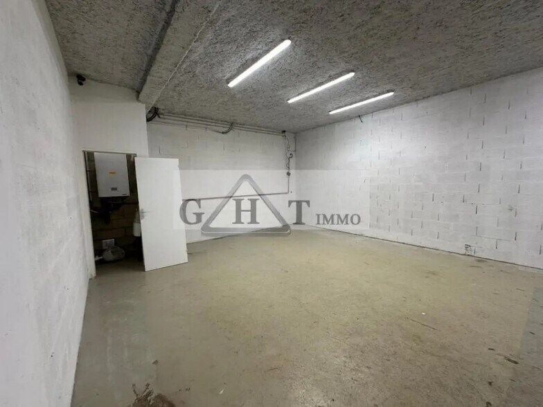 Industrial in Montgeron for lease - Building Photo - Image 3 of 11