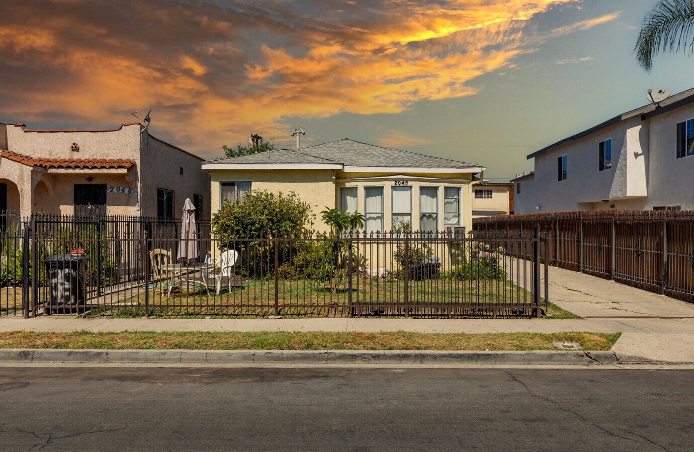 2045 S Burnside Ave, Los Angeles, CA 90016