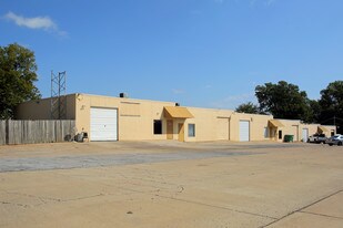 305 N Redbud Ave, Broken Arrow OK - Warehouse